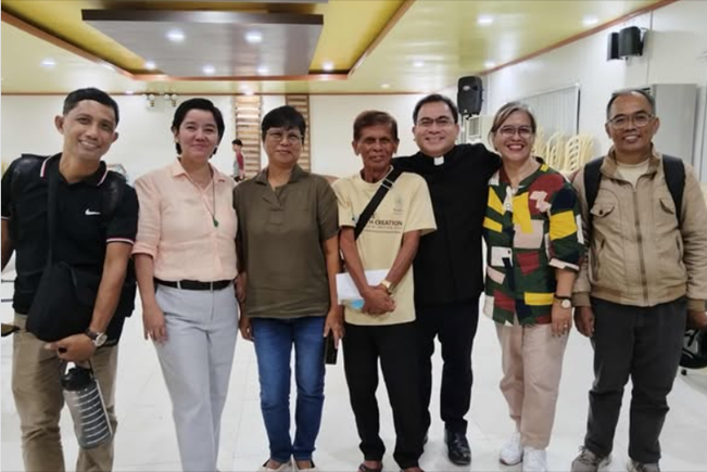 Members of MACEC, in the center Writ of Kalikasan case plaintiff Mamerto Lanete  